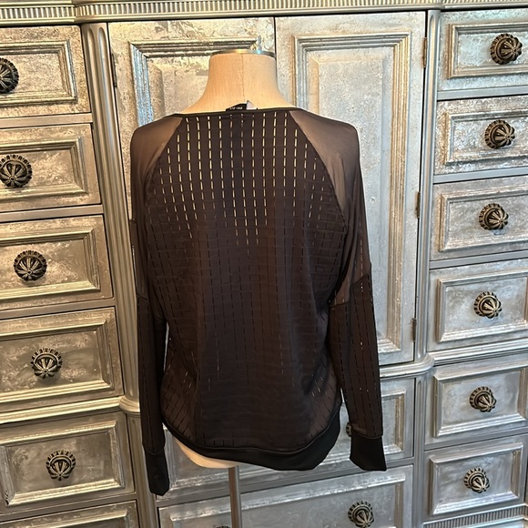 Nike dry fit see-through a workout top - Picture 4 of 13